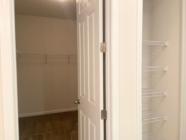 Building Photo - 816 Redtail Ln