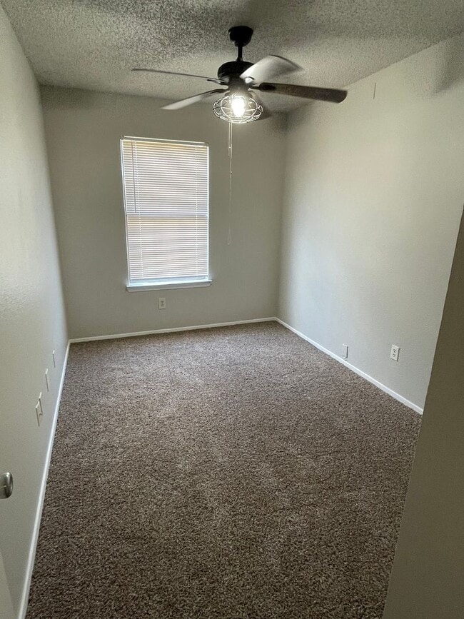 Building Photo - 3 BEDROOM 2 BATH CONDO BY UNT