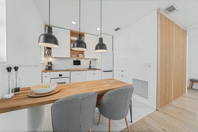 Building Photo - 1457 Meridian Ave