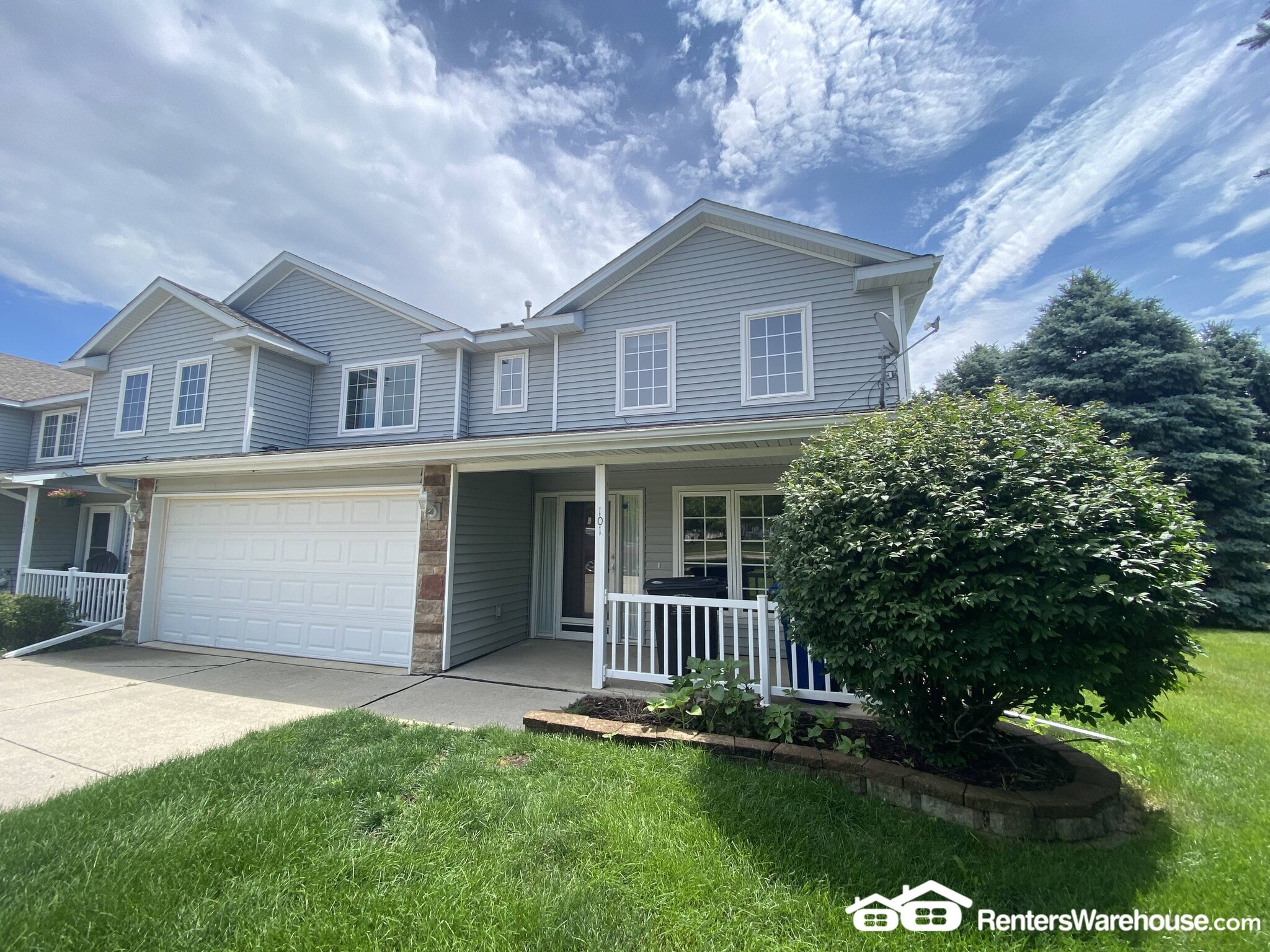 Building Photo - 2100 Meadow Chase Ln