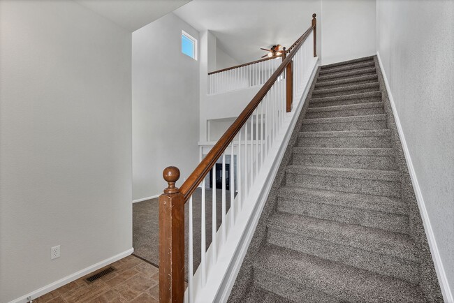 Building Photo - Beautiful 2 Story Home!