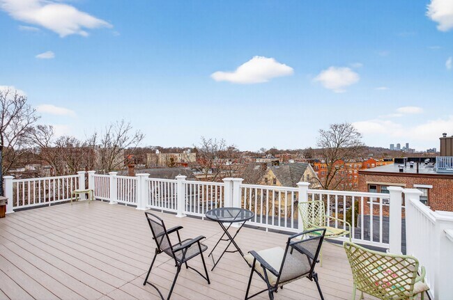 Building Photo - 137 Englewood Ave