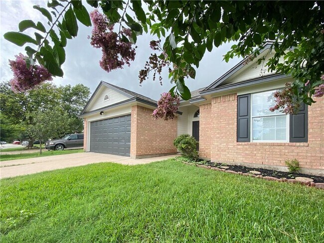 Building Photo - 811 Sonny Dr