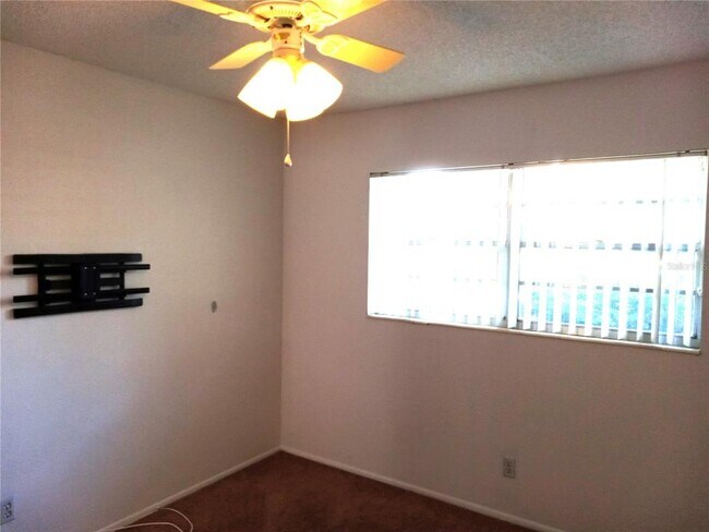 Building Photo - 2427 Rhodesian Dr