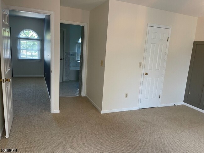Building Photo - 13 Apache Way