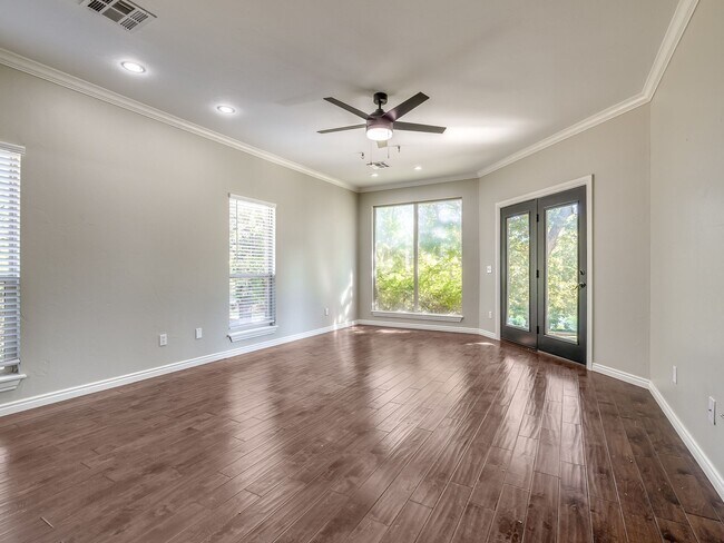 Building Photo - 8900 Belcaro Dr