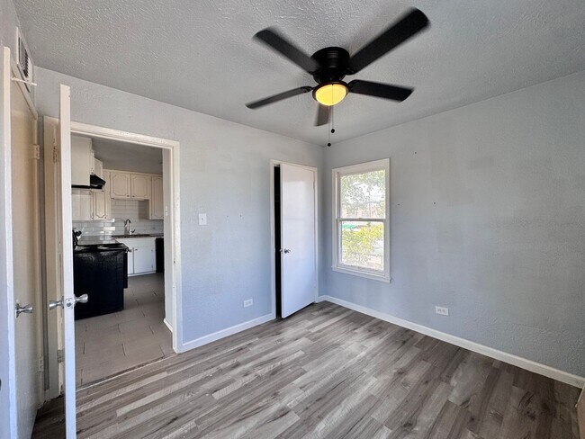 Building Photo - TWO BEDROOM APT WITH WATER PAID