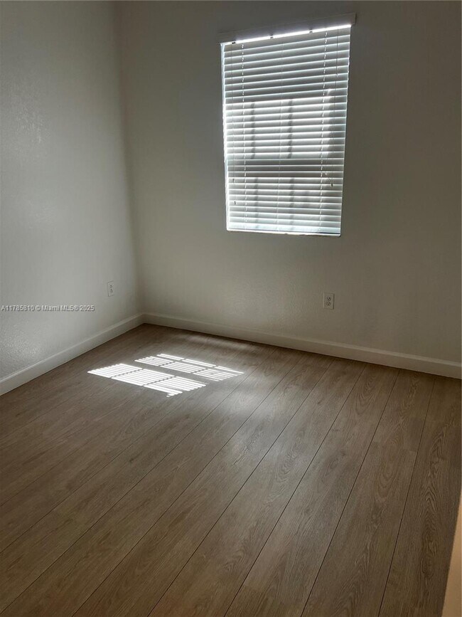 Building Photo - 152 SE 37th Ter