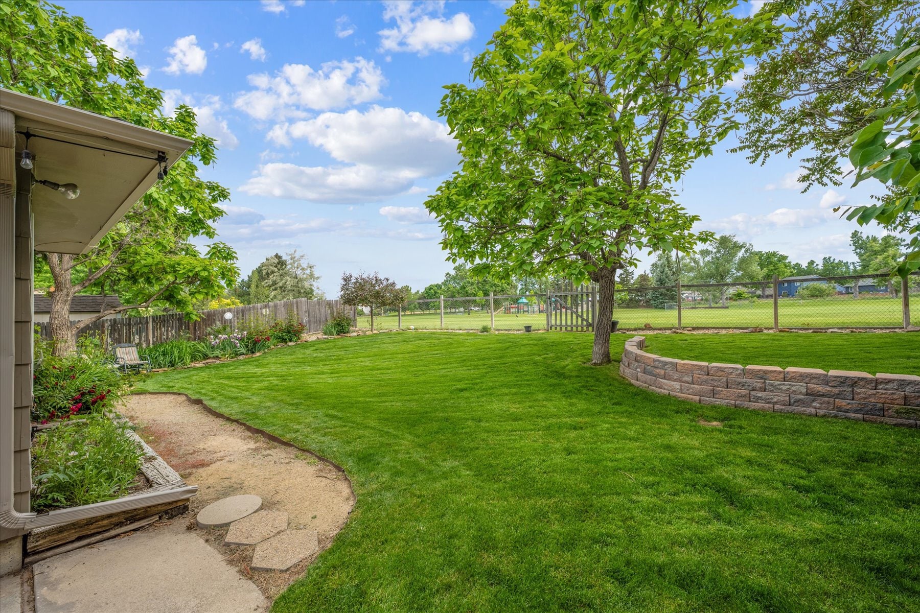 Beautiful Large Backyard - 9385 Carr St