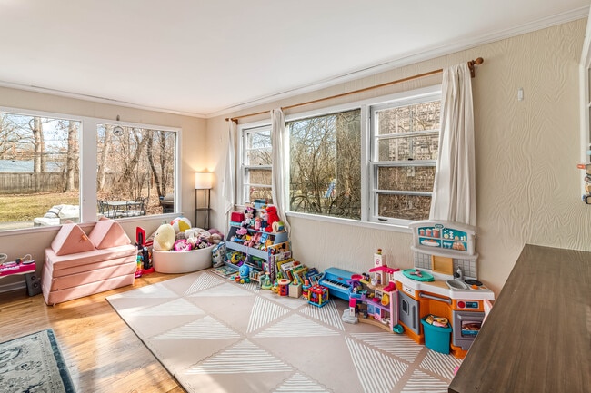 Building Photo - 1345 Lincoln Ave S