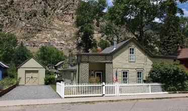Building Photo - 911 Taos St