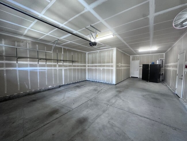 Building Photo - 10735 Ridgebrook Dr