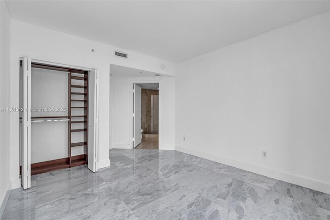 Building Photo - 1331 Brickell Bay Dr