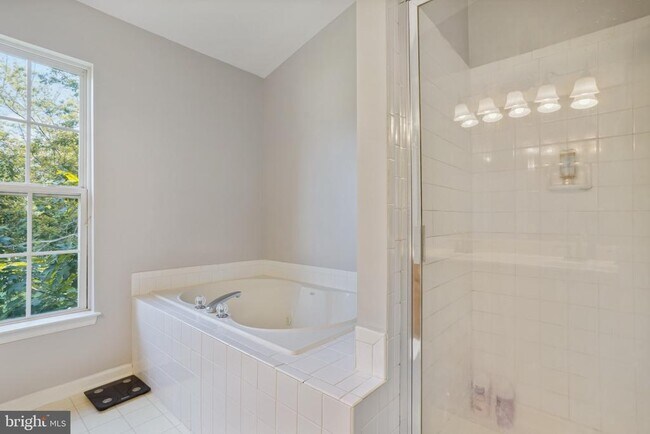 Building Photo - 4957 Breeze Way