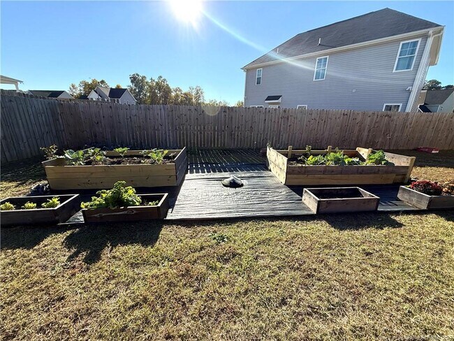 Building Photo - 2150 Stonewash Dr