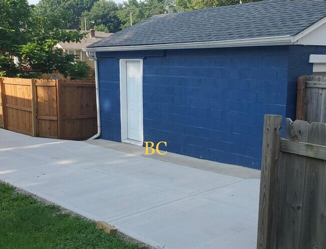 Building Photo - 6514 E 17th St