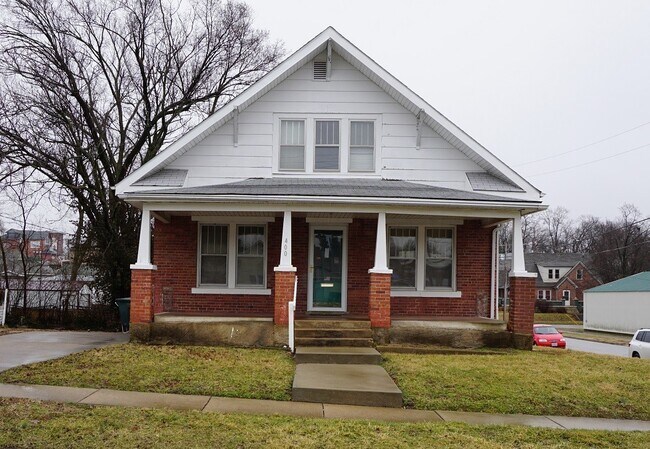 Primary Photo - 400 N Elm St