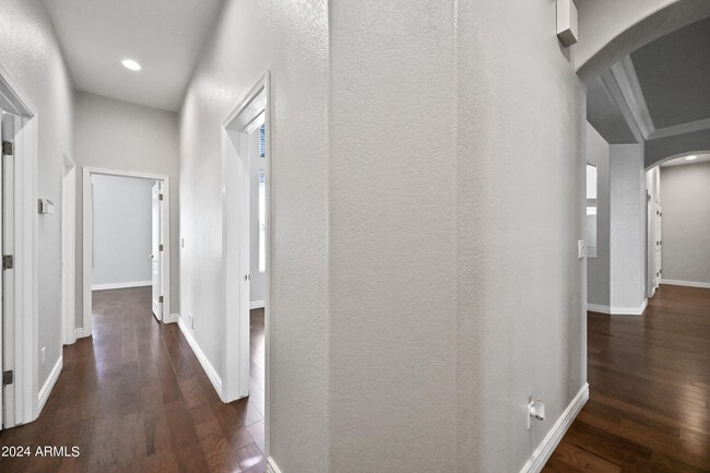 Building Photo - 6520 W Robin Ln