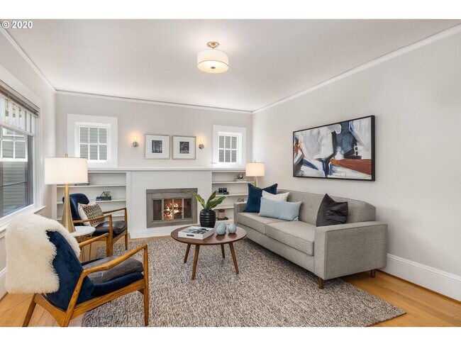 Building Photo - Charming 2-Bedroom Gem with Spacious Living Room and Bright Open Kitchen!