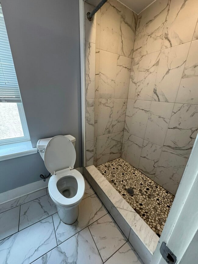 Building Photo - 1522 N Willington, Unit 2