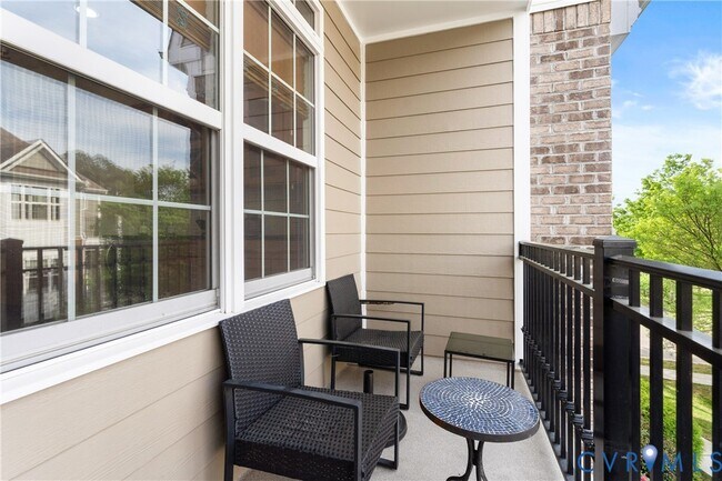 Building Photo - 3904 Village Townes Walk