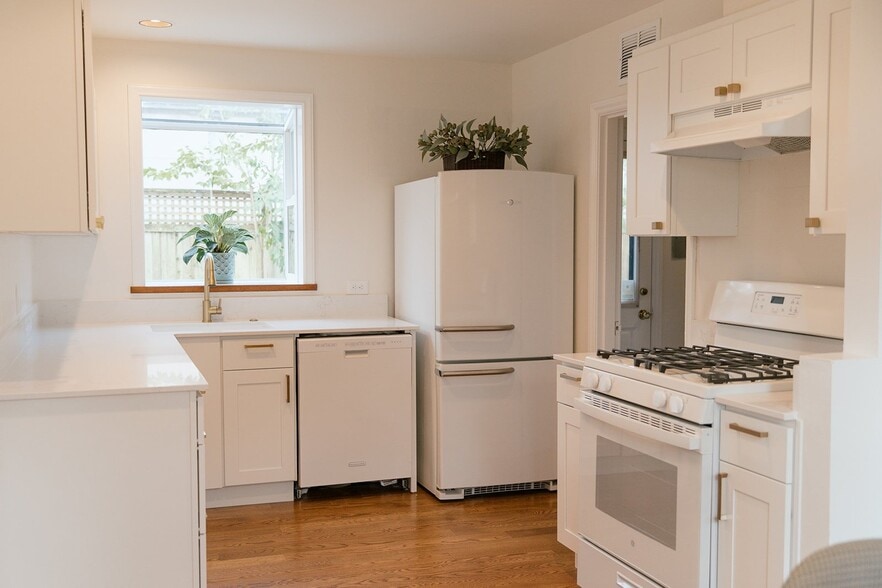 Building Photo - 6525 57th Ave NE