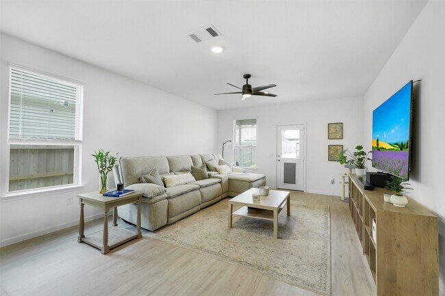 Building Photo - 16910 Elm Grove Road