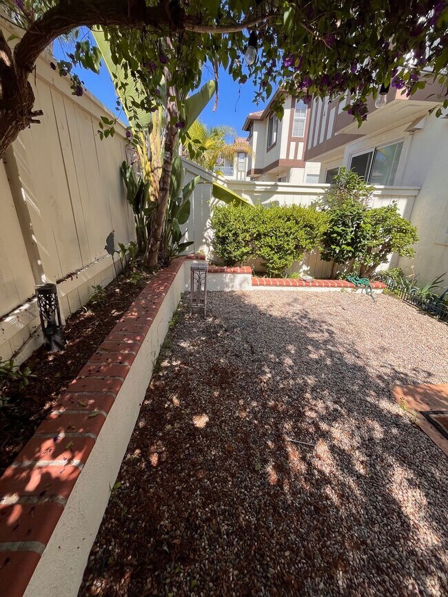 Building Photo - Encinitas Gem: Stunning 2 Bed 2.5 Bath Tow...