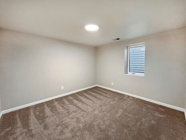 Building Photo - $0 DEPOSIT OPTION. 4 BED 3 BATH IN HAMPDEN HEIGHTS!