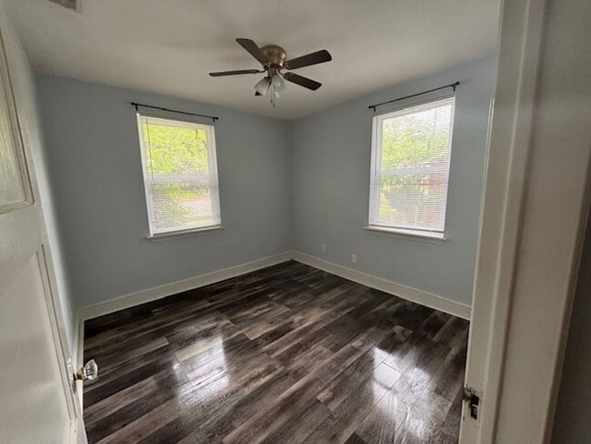 Building Photo - 932 Munsen Spring Dr