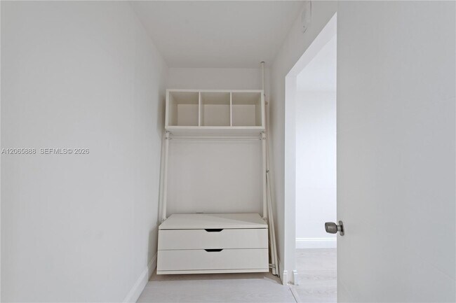 Building Photo - 1621 Collins Ave