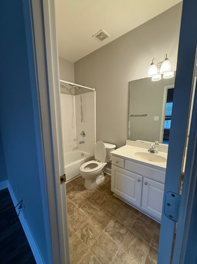 Building Photo - 917 Shearer St