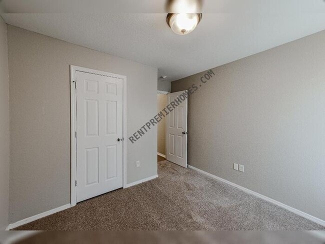 Building Photo - 116 Meadow Dr