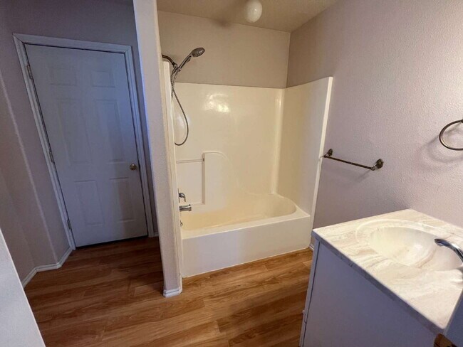 Building Photo - ***RV PARKING*** Wonderful 3 bed 3 bath home in Saint George. Private covered balcony with wonder...