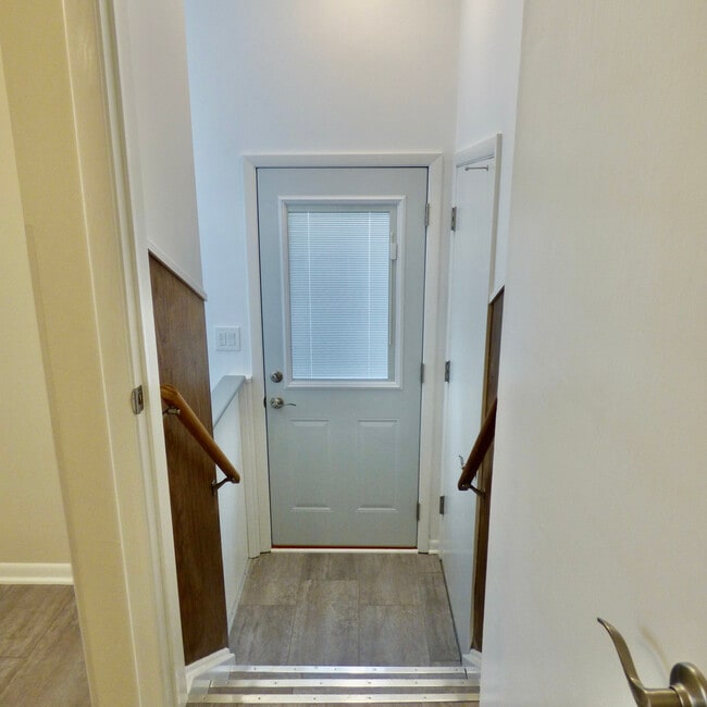 Building Photo - 1332 W Mulloy Dr