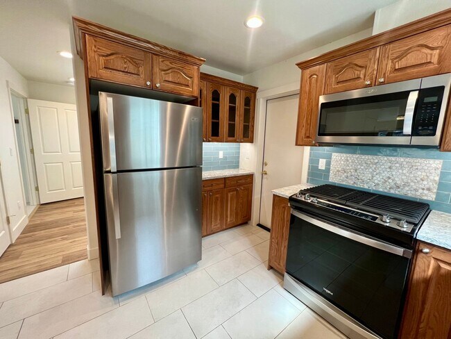 Building Photo - Stunning 3 Bed, 2.5 Bath Home in the Heart of Downtown Bend!
