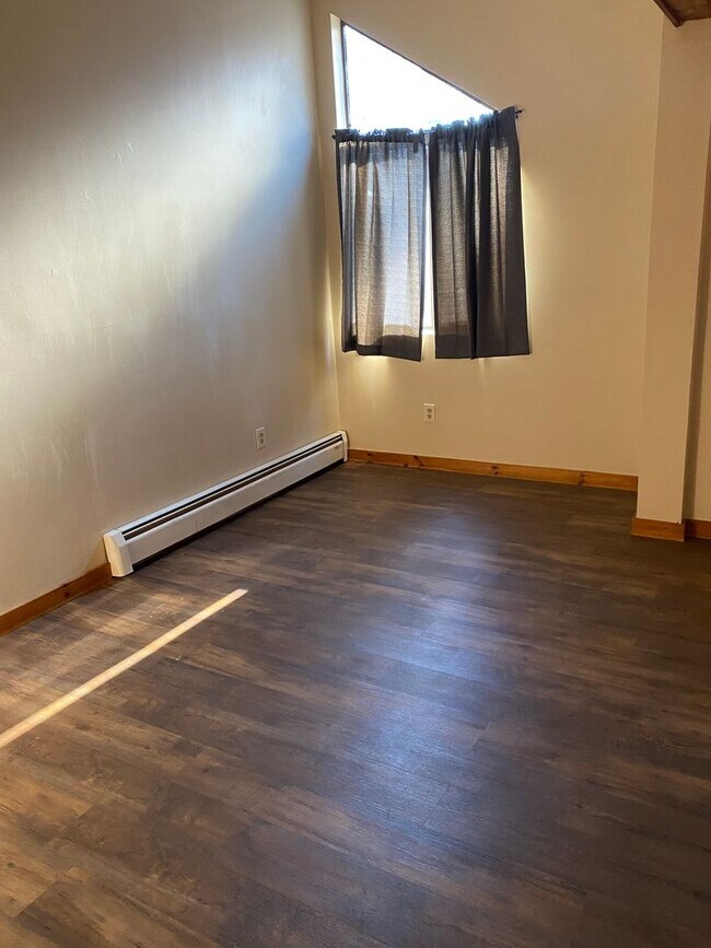 Building Photo - Two Bedroom Condo in Franklin Heights