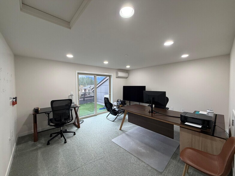 Building Photo - 540 NE Daisy Walk