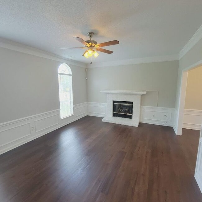 Building Photo - Steel Creek Area! Traditional 4BR/2.5BR Ho...