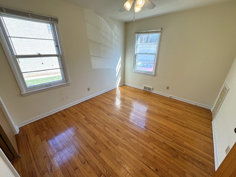 Building Photo - 401 Palomino Ln