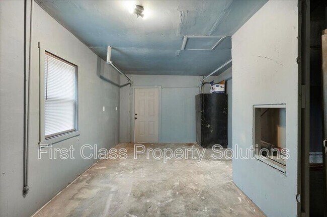 Building Photo - 825 W Colorado Ave