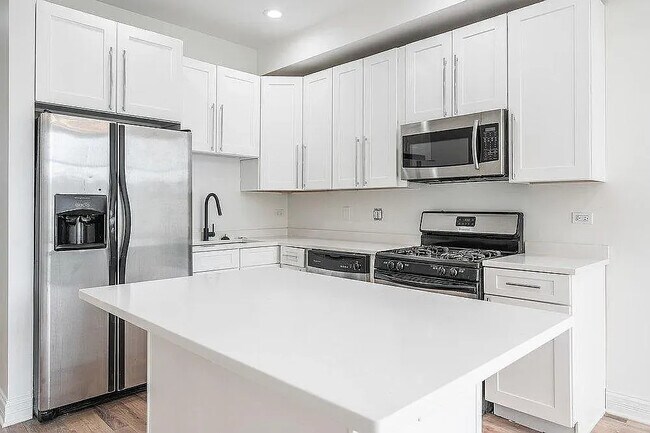 Building Photo - 5733 N Winthrop Ave