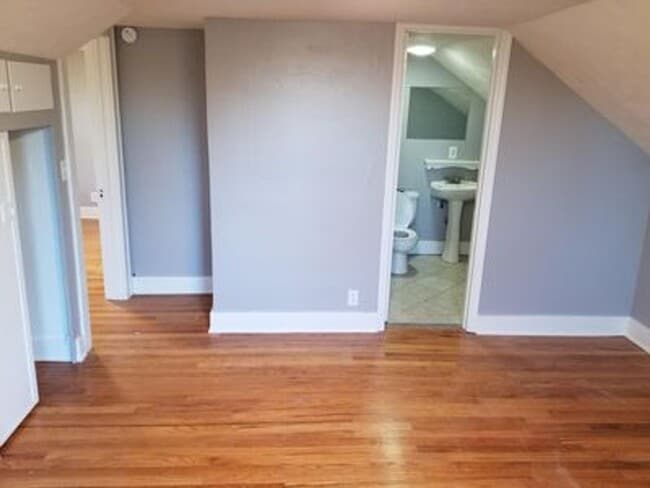 Building Photo - 3 Bed 2 Bath Newly Remodeled