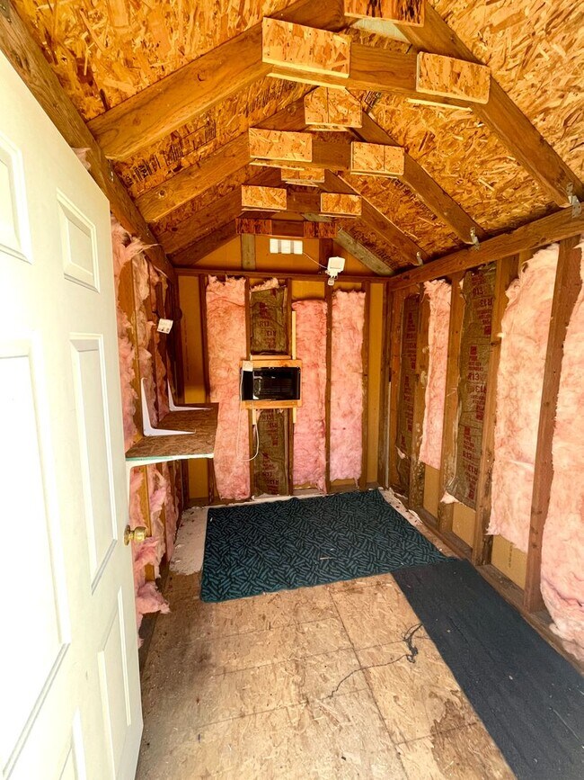 Building Photo - Inviting 3 Bedroom Home with RV Parking an...