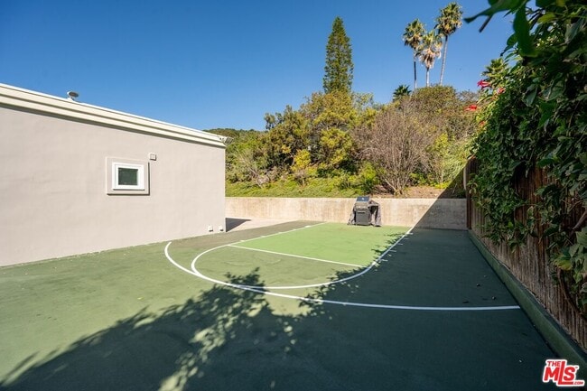 Building Photo - 1708 Clear View Dr