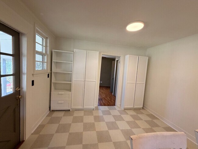 Building Photo - 3/1 House in Celanese $1,495