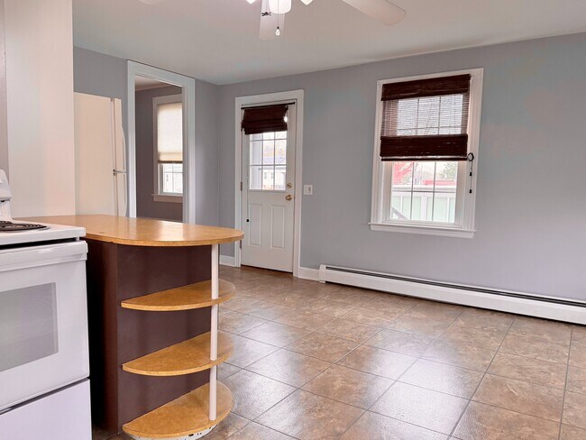 Building Photo - 29 Freestone Ave