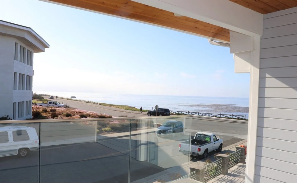 Building Photo - 902 W Cliff Dr