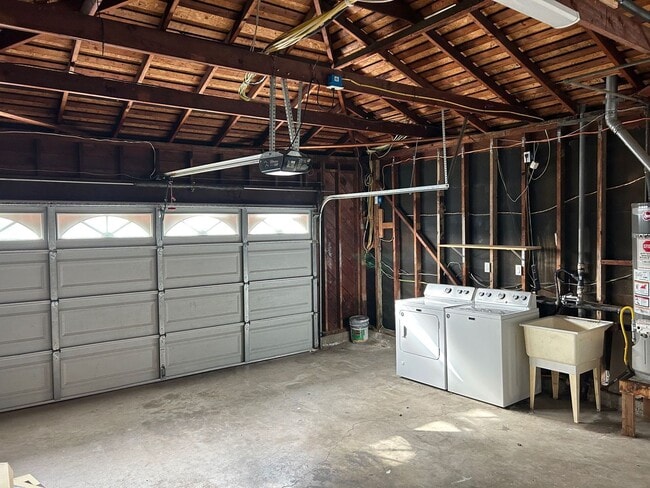 Building Photo - Large house on East Falls (Lease out, pend...