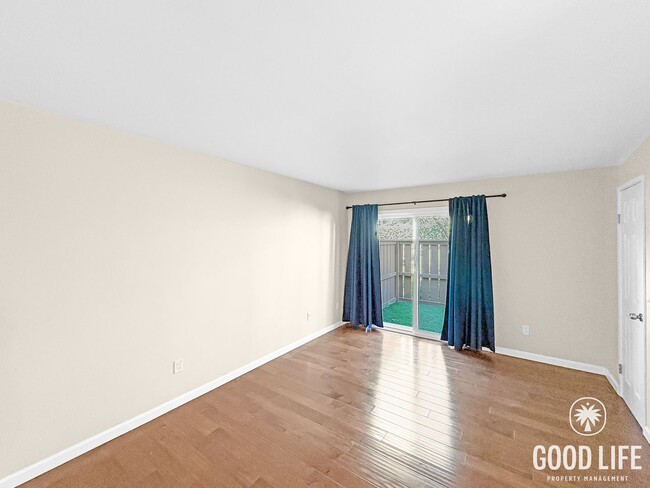 Building Photo - Clean & Move-In Ready Upgraded Condo in Prime Scripps Ranch Location